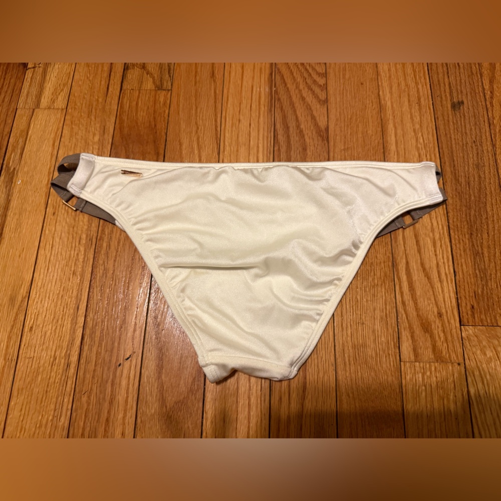 Victoria’s Secret off white bikini bottoms size medium - Picture 2 of 4